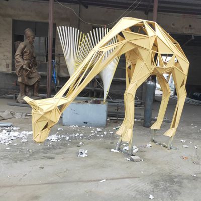 大型不锈钢抽象镂空喷漆长颈鹿 动物雕塑