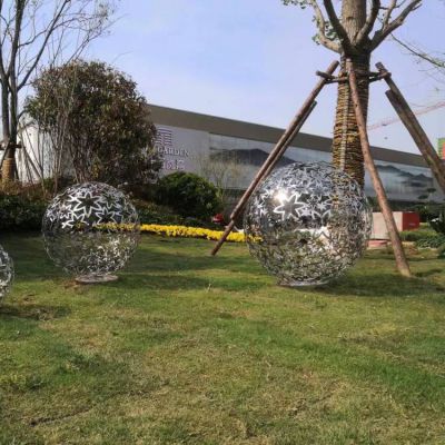 广场户外草坪不锈钢树叶造型镂空球雕塑