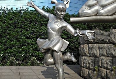 不锈钢镜面踢毽子的小女孩儿童雕塑