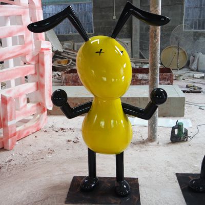 学校幼儿园卡通黄色蚂蚁公仔玻璃钢雕塑