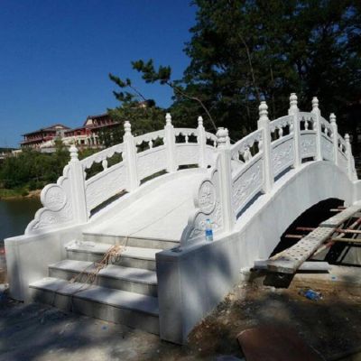 景区湖边装饰汉白玉石拱桥防护栏杆