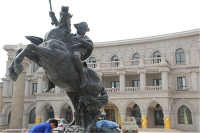 酒店广场摆放铸铜西方骑马人物雕塑
