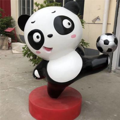 商场美陈摆件踢足球的玻璃钢卡通熊猫雕塑