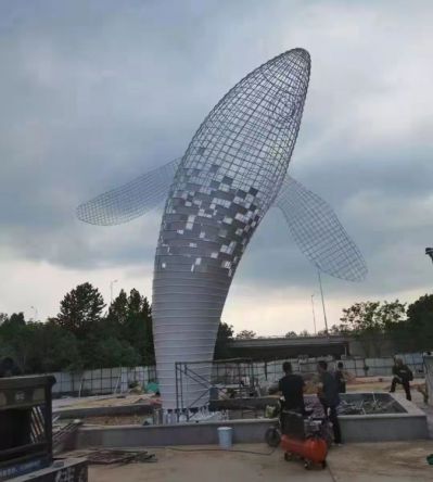 户外广场大型不锈钢几何镂空抽象鲸鱼雕塑