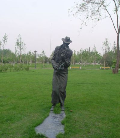 公园吹萨克斯的人物铜雕吹奏雕塑