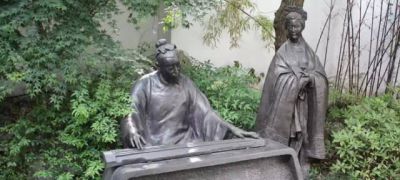 管道升与赵孟頫雕塑-元代著名的女书法家管道升与赵孟頫夫妇雕像