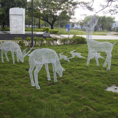 草坪网格动物雕塑摆件