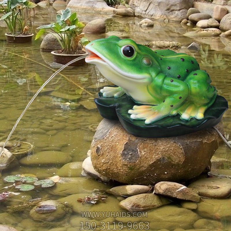 池塘玻璃钢喷水的青蛙雕塑