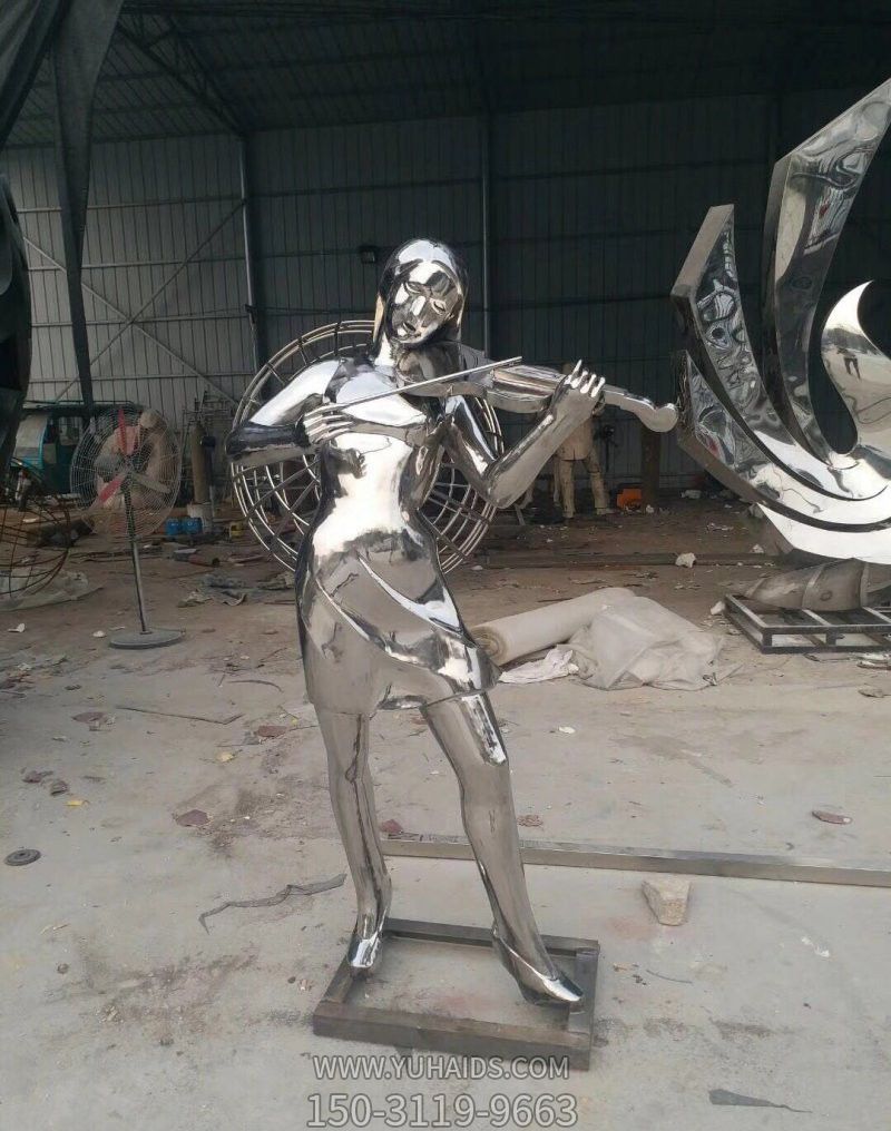 景区园林一位拉小提琴的不锈钢镜面琴雕塑