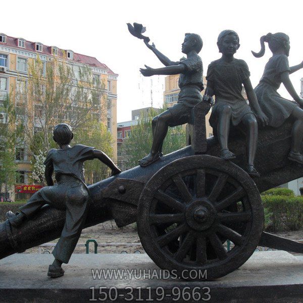 校园广场摆放铸铜人物景观雕塑
