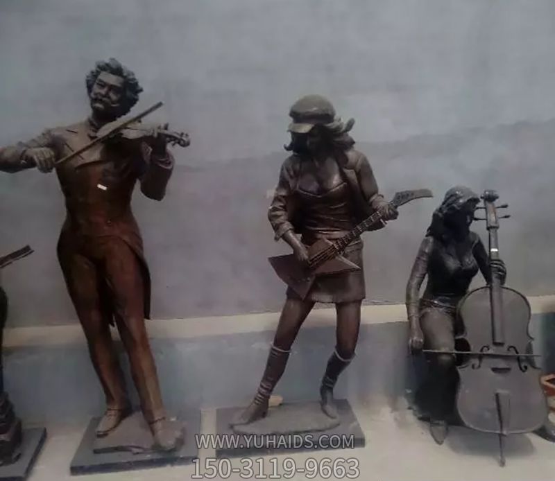 广场弹奏人物铜雕弹雕塑