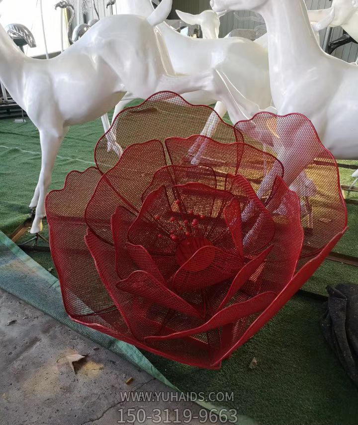 不锈钢广场红色镂空铁艺花朵雕塑