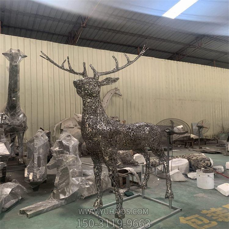 不锈钢镂空抽象户外照明景观鹿雕塑