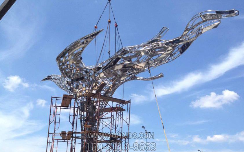 城市不锈钢镂空创意飞翔的鸽子雕塑
