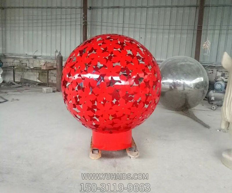 公园玻璃钢红色花朵镂空球雕塑