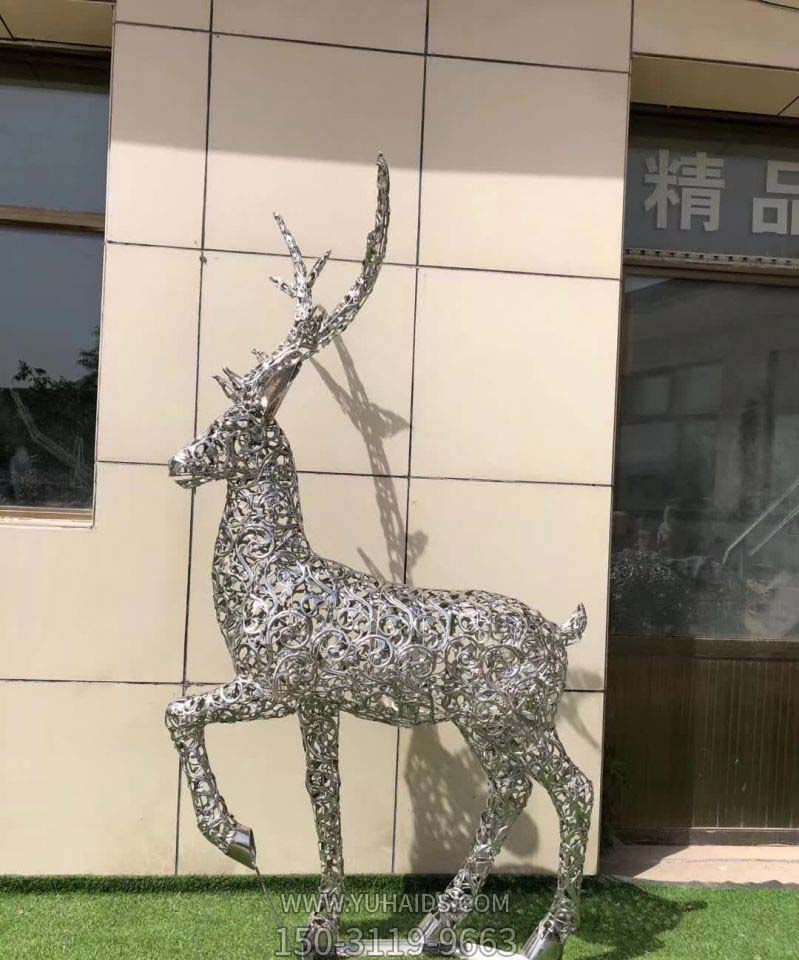 别墅不锈钢一只行走的梅花鹿雕塑