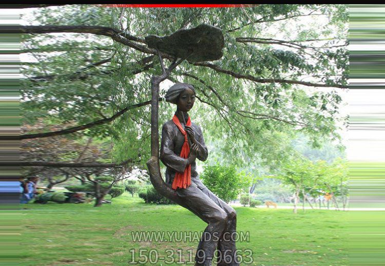 公园铜雕荡秋千的美女雕塑