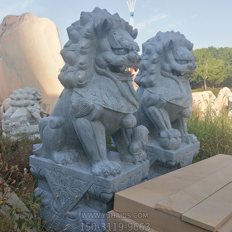 户外草坪创意一对看大门口的青石狮子雕塑
