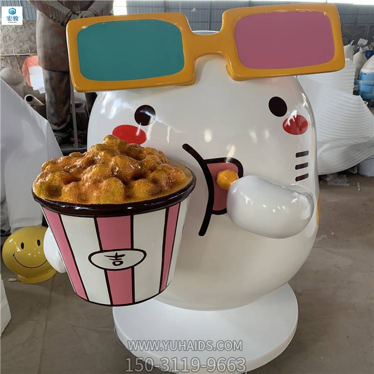 商业街美陈玻璃钢卡通吃棒棒糖小猫雕塑造型