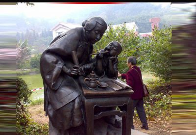 公园铜雕老奶奶喝茶的人物景观茶雕塑