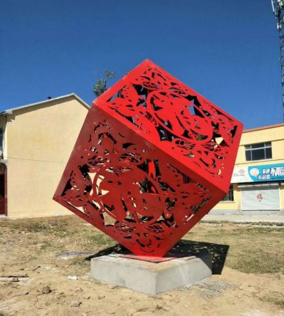 户外广场大型不锈钢镂空红色魔方雕塑