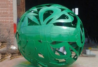 游乐场不锈钢喷漆绿色镂空球雕塑