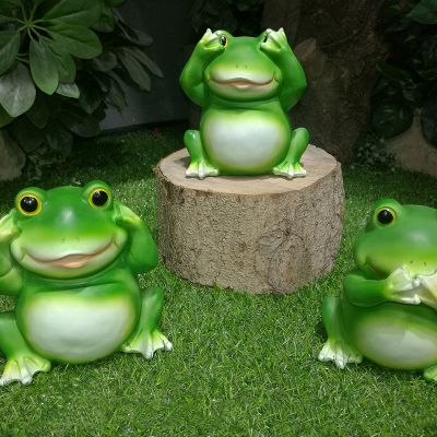 海边三只个性的玻璃钢青蛙雕塑