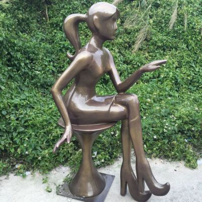 坐在圆凳上的美女抽象雕塑摆件