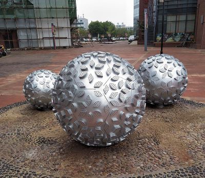 小区创意不锈钢花朵球体雕塑