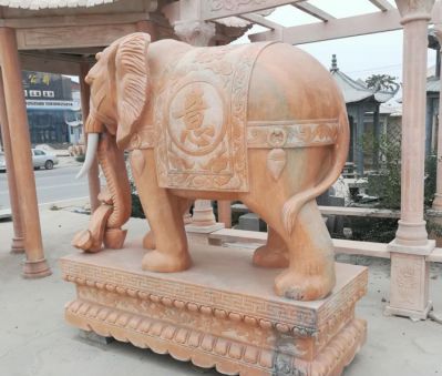 酒店创意晚霞红石雕大象雕塑