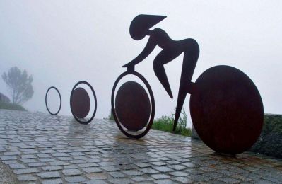 公园不锈钢抽象骑单车女孩运动人物雕塑
