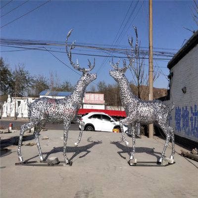 城市广场摆放不锈钢镂空鹿雕塑