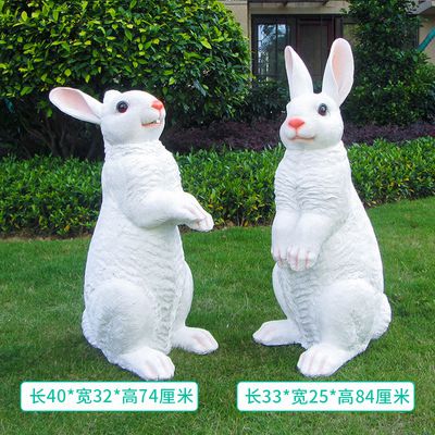 公园中两只姿态不同的站立玻璃钢兔子雕塑