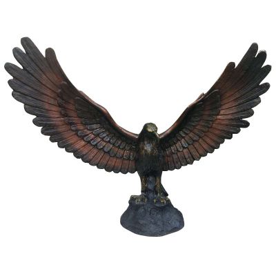 室内摆放展翅的树脂老鹰雕塑