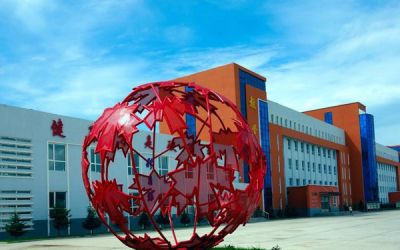 公园创意铁艺红色枫叶镂空球雕塑
