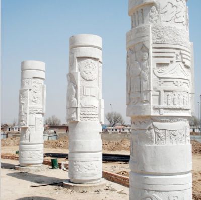 广场摆放大型汉白玉浮雕文化石柱