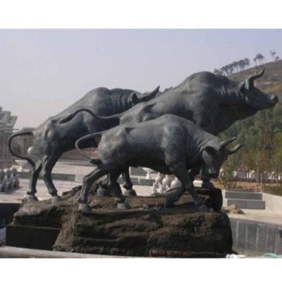 青铜铸造牛雕塑广场摆放三头勤奋牛动物摆件