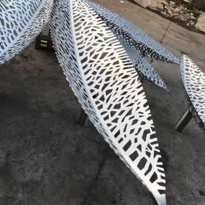 不锈钢镂空创意树叶雕塑