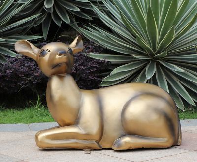 户外草坪不锈钢仿铜一只卧着的鹿雕塑