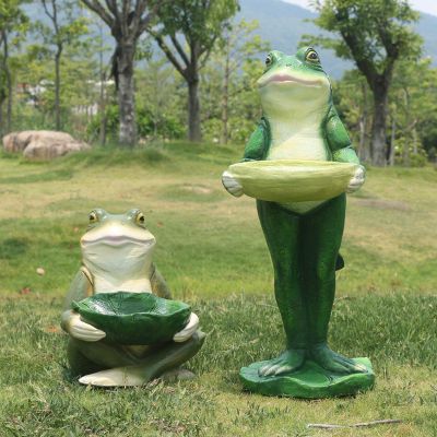 游乐园两只玻璃钢可爱的青蛙雕塑