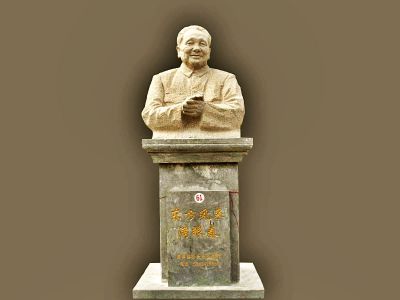 黄蜡石石雕演讲台上的邓小平雕塑