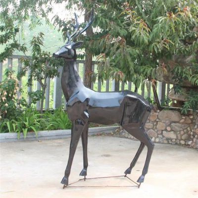 售楼部园林草地摆放玻璃钢喷漆抽象鹿雕塑