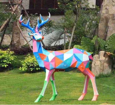 几何玻璃钢彩绘公园景观鹿雕塑