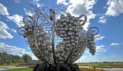 城市大型镂空果盘不锈钢葡萄雕塑