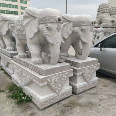 酒店门口摆放花岗岩雕刻大象门墩雕塑