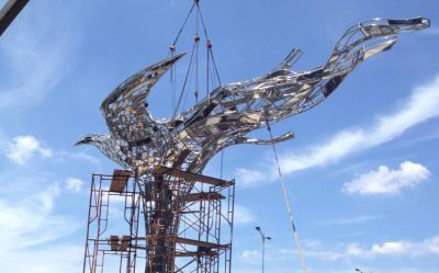 城市不锈钢镂空创意飞翔的鸽子雕塑