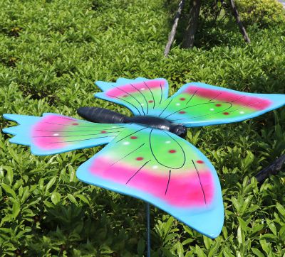 玻璃钢彩绘草坪蝴蝶雕塑