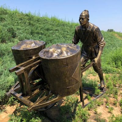 用独轮车运粮食的农民