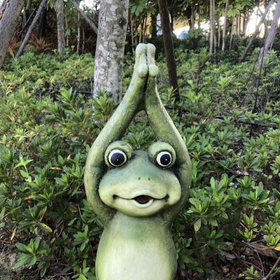 公园树脂喷漆创意青蛙雕塑