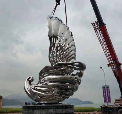 大型广场摆放的不锈钢镂空创意海螺雕塑